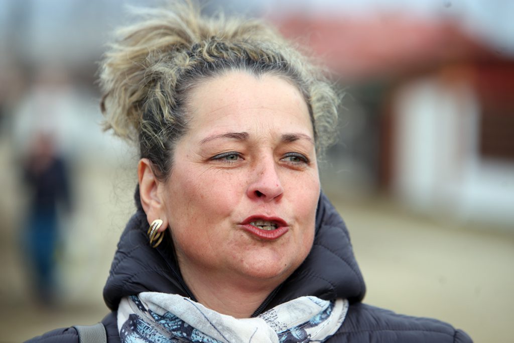 Am fost la Mogoșești, localitatea unde primarul a plătit ca să facă sex cu minore, chiar în sediul primăriei. Sătenii îl apără: „El e Trump al nostru!”