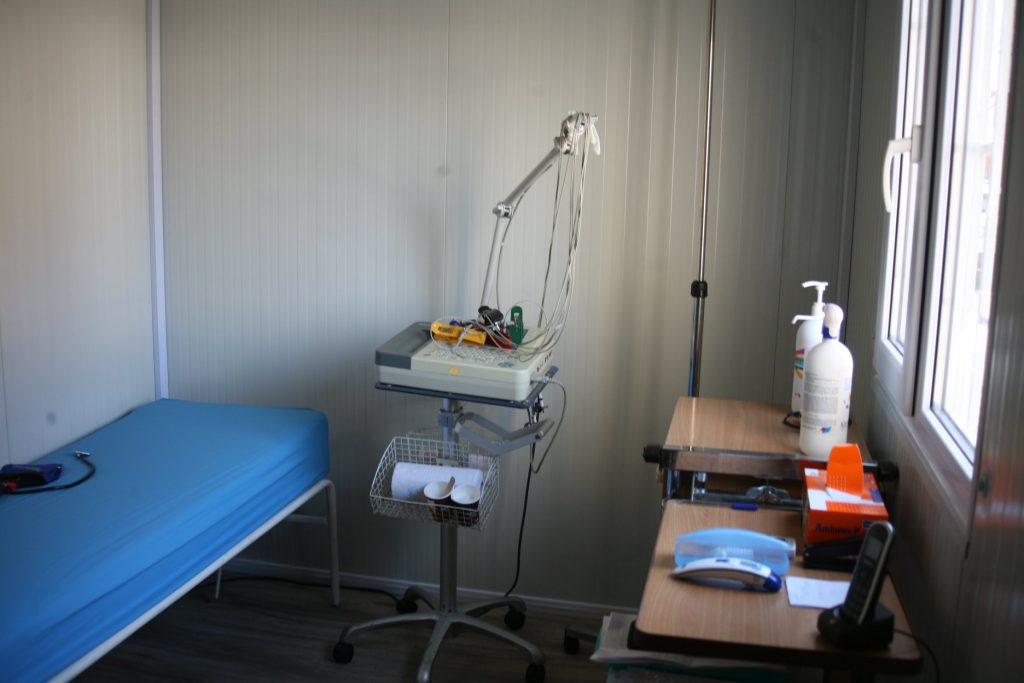 Pentru că primăria a cheltuit pe coruri şi spaţii verzi, managerul spitalului din Câmpulung Moldovenesc cere ajutor de la Licuricii Fericiţi: “Ne-am testat pe banii noştri!”
