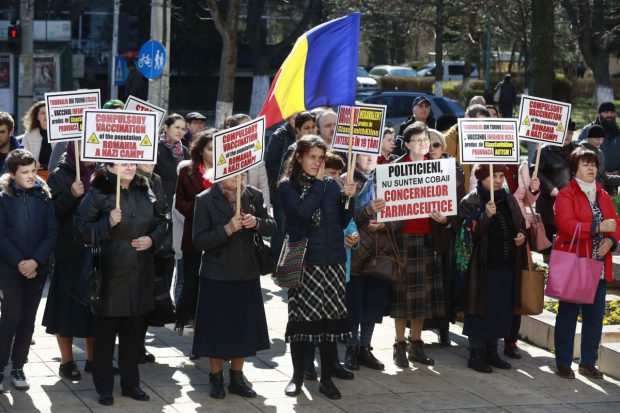 SONDAJ. 6 români din 10 spun că nu vor să se vaccineze