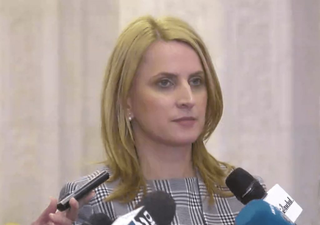 Un aparat nou-nouț de testare pentru coronavirus stă degeaba de 10 zile într-un container la Institutul Marius Nasta