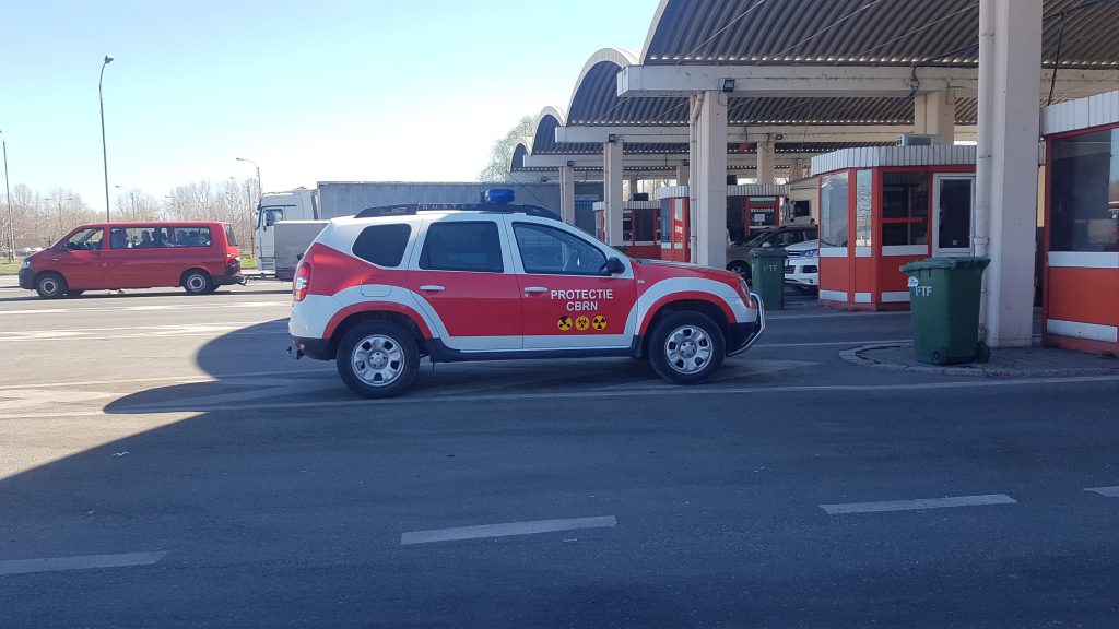 Poliţiştii de frontieră au apă în sticle, în loc de dezinfectant: „Dacă mi-e frică, acum ce să fac?!”
