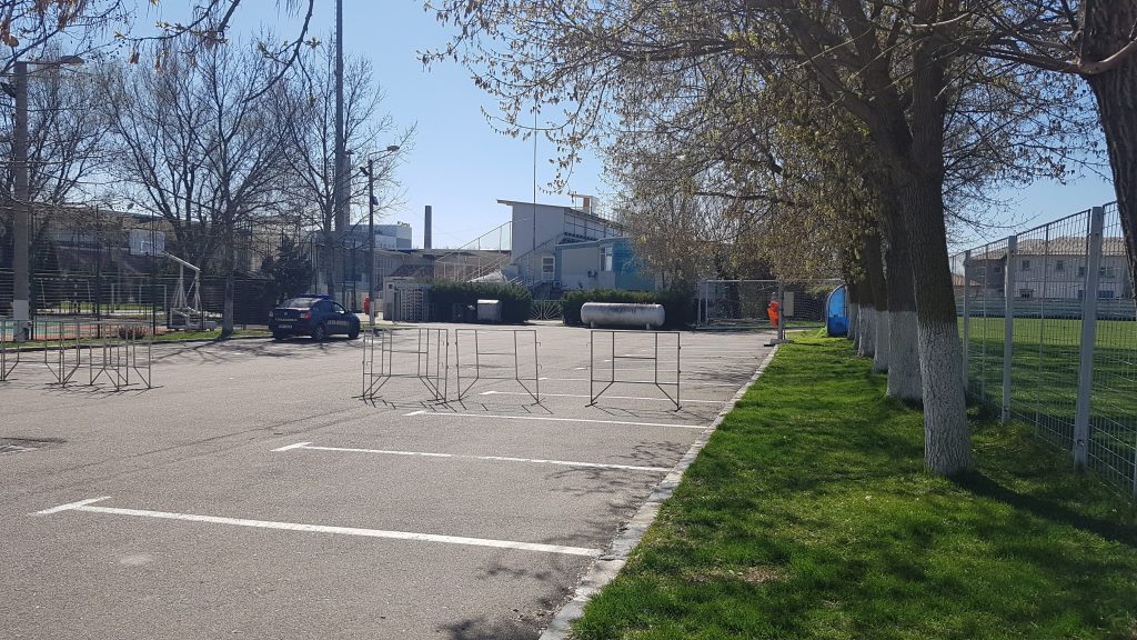 Carantină de coronavirus la Giurgiu: "Mâncarea pare puţină pentru că e pusă în caserole"