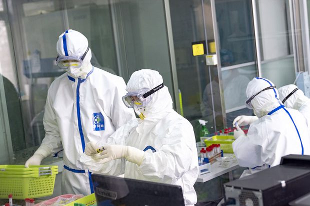 OMS trimite în ianuarie o echipă de oameni de știință la Wuhan pentru a investiga originile virusului SARS CoV-2