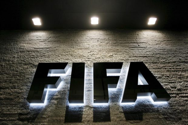 Inventatorii spray-ului folosit de arbitri la trasat linii vor fi despăgubiţi de FIFA cu 120 de milioane de dolari