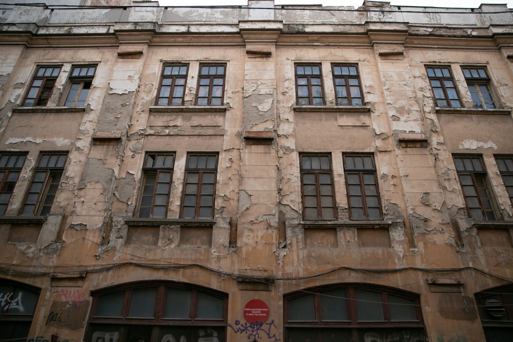 Am fost într-un tur ghidat în cea mai periculoasă zonă a Bucureștiului. Mituri despre cutremure, demolate de cercetători și ingineri
