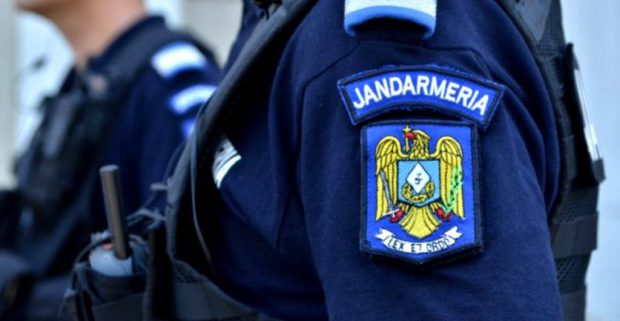 Bărbat din Galați, calmat de jandarmi după ce a devenit agresiv cu o femeie în trafic, iar apoi a alergat printr-un sens giratoriu
