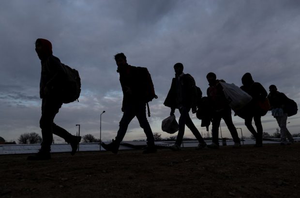 12 migranţi sirieni, prinşi când încercau să treacă graniţa în Ungaria pe jos