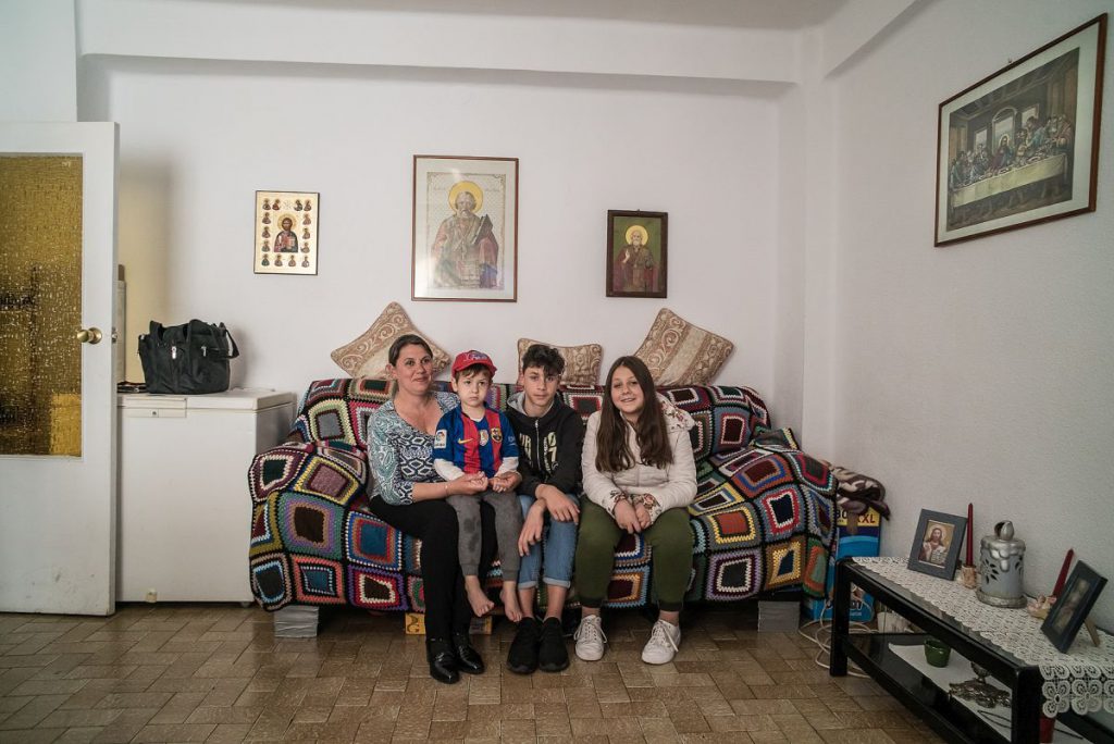 S-au interzis zborurile din Spania. Ce fac românii de acolo ne spun cei doi jurnaliști români care străbat Europa de un an
