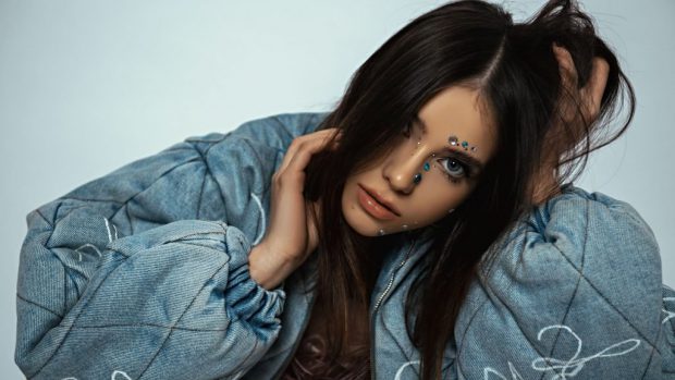 Imagine Stire Cine e Roxen, reprezentanta României la Eurovision 2020. Artista pe care toți o aseamănă cu Dua Lipa | 2review.ro