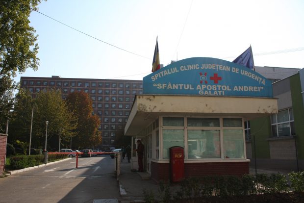 Un gălățean a mers la Urgențe echipat cu vestă antiglonț. Bărbatul le-a spus medicilor că se teme de un război cu Rusia