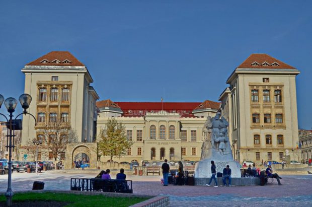 Studenții nevaccinați anti-COVID de la UMF Iași, puși să se testeze săptămânal, pe cheltuiala proprie