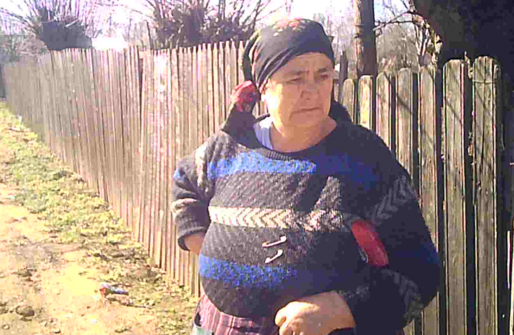 Vecinii din sat îi cred întorşi şi cheamă poliţia, ei strigă după ajutor din Italia: „Suntem blocaţi aici! Într-o săptămână, dormim în stradă”