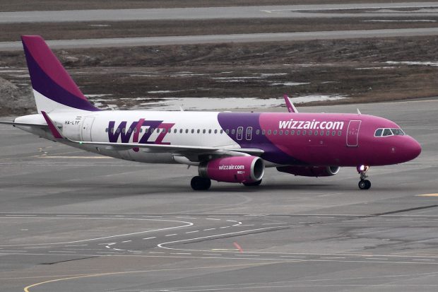 Zboruri cu scandal pe Aeroportul din Cluj-Napoca. După ce au protestat din cauză că nu au fost anunțați că le trebuie test COVID negativ la zborurile spre Italia, 50 de pasageri au fost lăsați în avioane