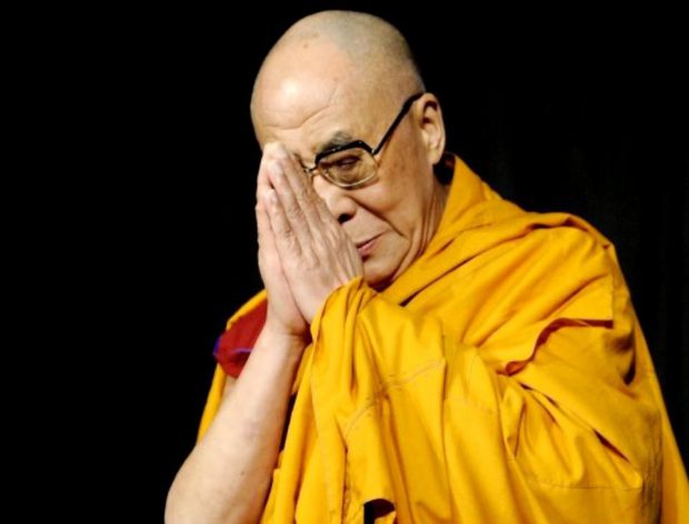 Dalai Lama s-a vaccinat anti-COVID: „Mai mulţi oameni ar trebui să aibă curaj să facă această injecţie”