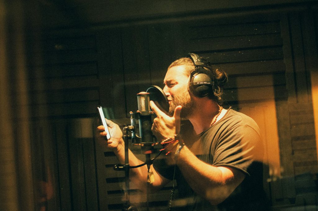 Smiley face bani de la 15 ani: "Luam cam un milion de lei vechi pe un instrumental pentru diverse trupe"