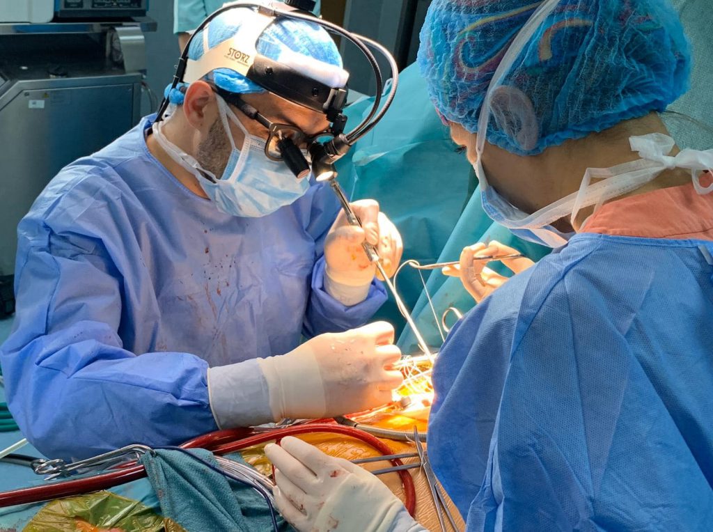 Soțul Ilenei Badiu, Dr. Cătălin Badiu a operat doi pacienți cu COVID-19. „Sper ca lumea să nu uite ce înseamnă boala după această pandemie”