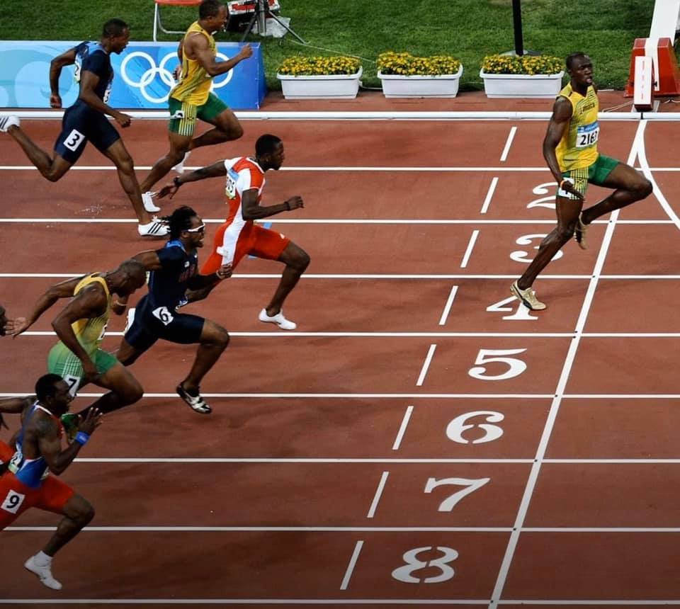 Distanțarea socială, varianta Usain Bolt. Cum a înțeles să dea un exemplu fostul mare atlet de performanță jamaican