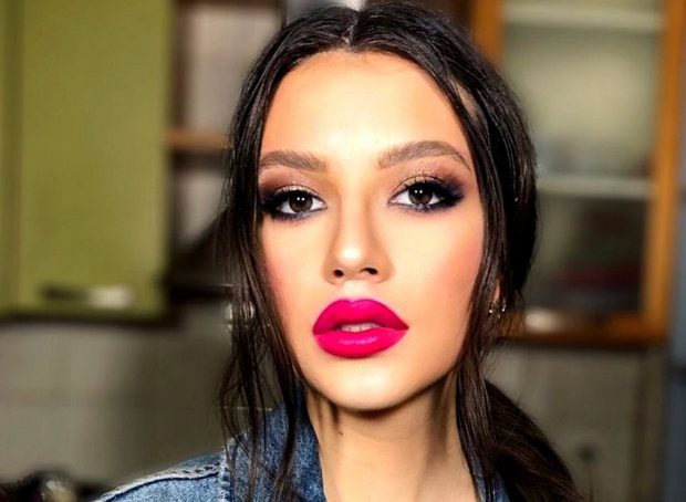 Imagine Stire Cleopatra Stratan, într-o ipostază provocatoare. Artista s-a pozat după ce a ieșit de la duș | 2review.ro
