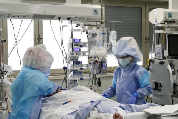 2.049 de cazuri de infectare și peste 120 de decese COVID în ultimele 24 de ore în România