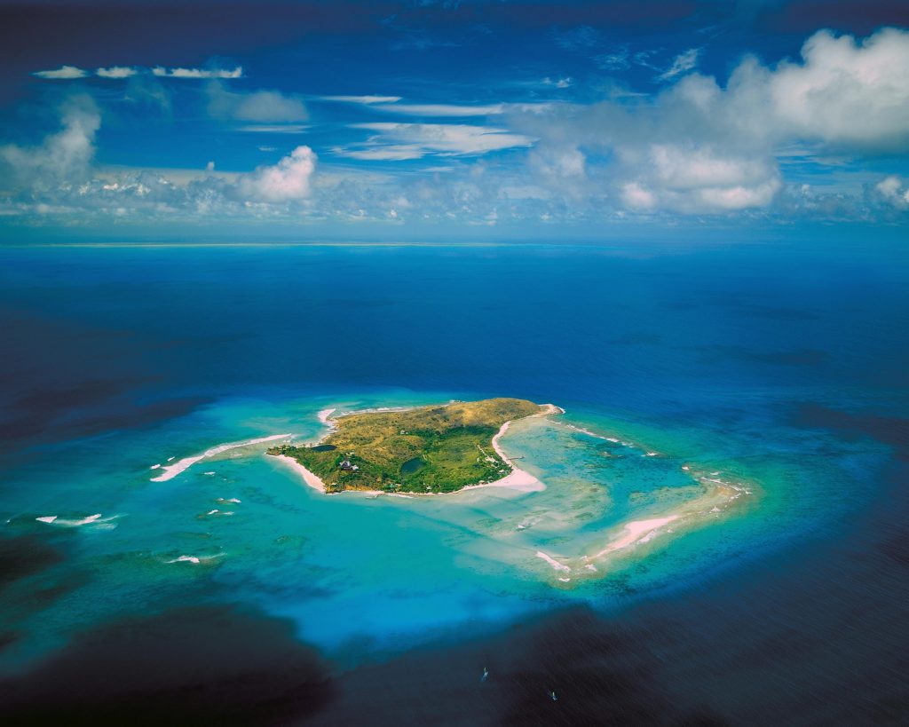 Richard Branson garantează cu insula sa din Caraibe un credit pentru salvarea companiei sale aeriene
