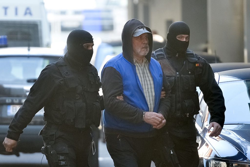 Ucigașul din Caracal, Gheorghe Dincă, îi scoate din minți pe cei băgați în celulă cu el, cu scopul de a-l trage de limbă