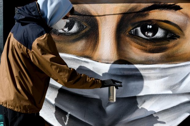 Grecia renunţă la purtarea măştii în locurile publice închise. De când intră în vigoare măsura