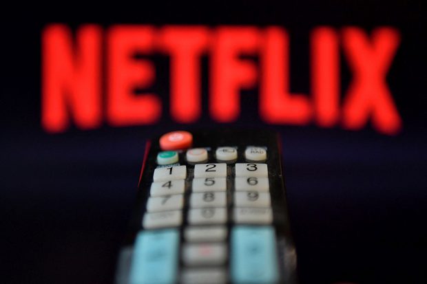 O dubă care transporta actori dintr-un show Netflix s-a răsturnat pe șosea, în Mexic. Doi au murit, șase sunt răniți