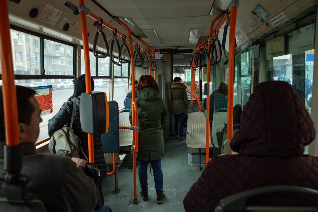 Cum se circulă în București după ce transportul în comun a fost redus la jumătate
