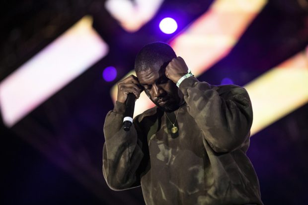 Imagine Stire Kanye West a fost adăugat în topul Forbes al miliardarilor, dar asta l-a supărat tare. Ce a scris în mesajul său de protest către redacție | 2review.ro