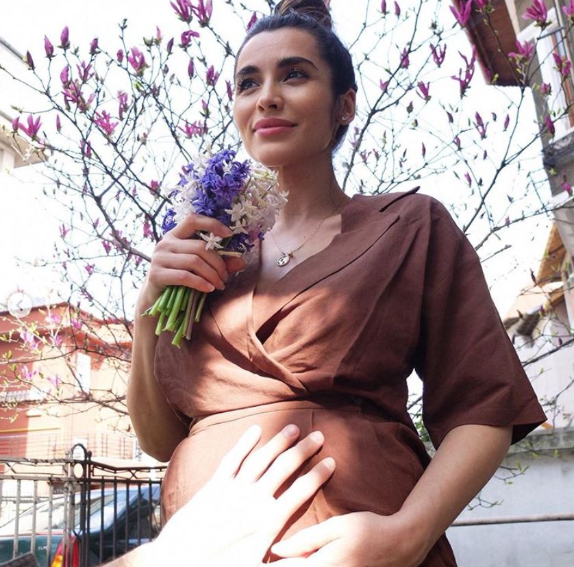 Zi importantă pentru gravida Lili Sandu în carantină: "Silviu e fericit să-și simtă băiatul cum mișcă pentru prima dată!"