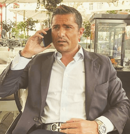 Un prezentator TV din Spania a fost prins „în direct” că își înșela partenera. Prin cadru a trecut o femeie aproape goală, care nu era iubita lui