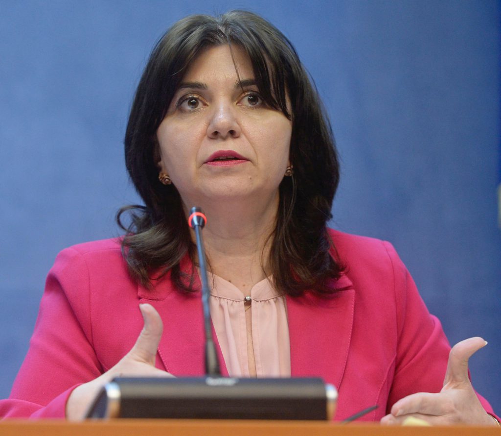 Ministrul Educației, contrazis de propriul institut de cercetare: cei mai mulți elevi nu au acces la educație online