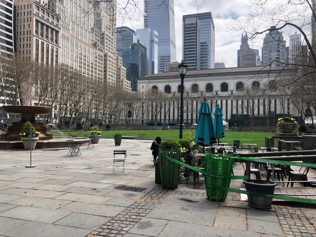 Orașul american în care au murit 309 oameni sub 45 de ani și s-au scos până și coșurile de baschet. Corespondență din New York, epicentrul mondial al pandemiei COVID