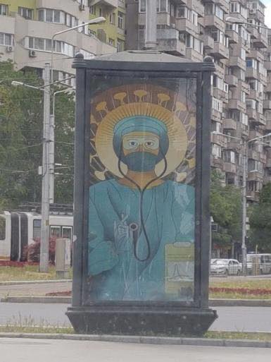 Desenele care au scandalizat Biserica și au împărțit publicul în tabere: medicii - sfinții de pe panourile publicitare din Capitală. BOR: “E un demers blasfemiator”
