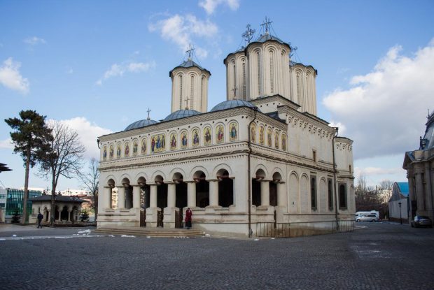 Patriarhia Română, despre certificatul COVID: Am solicitat să nu fie introdusă obligativitatea certificatului la slujbele religioase