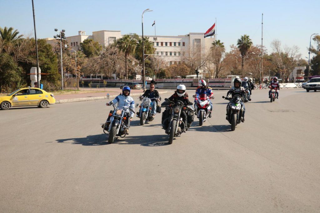 Povestea româncei plecate în lume cu motocicleta, pe care pandemia a "închis-o" în Arabia Saudită