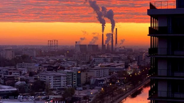 Marii poluatori au primit scutiri de la plata emisiilor poluante de circa 100 de miliarde de euro