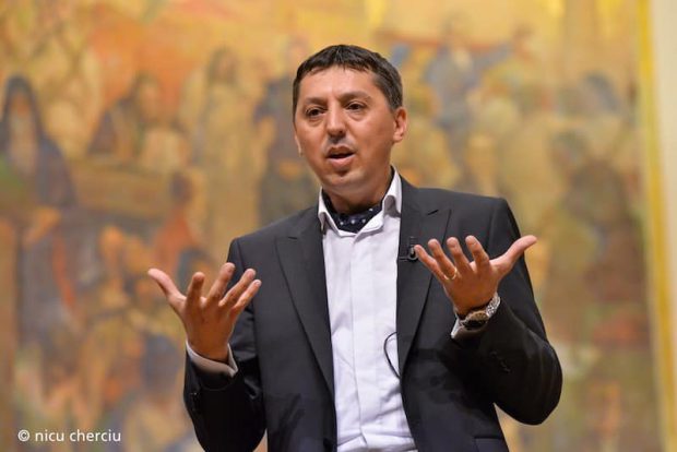 Cum pot fi convinși românii să facă vaccinul anti-Covid. ce spune psihologul Daniel David
