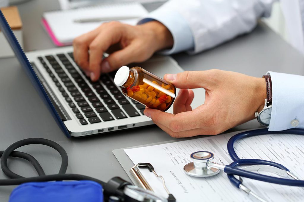 În vreme de pandemie, mii de pacienţi cu boli psihice grave au greutăţi în a-şi procura medicamentele, în lipsa reţetei pe hârtie