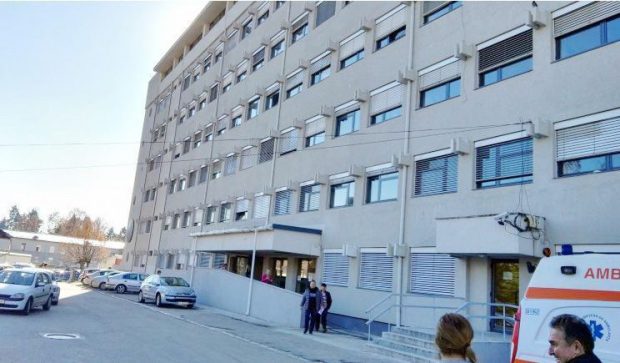 Anchetă la Spitalul Județean din Vâlcea după ce un asistent medical a căzut pe scări și s-a rănit grav