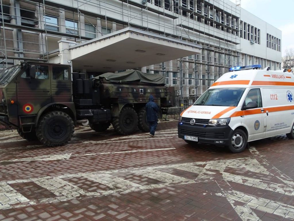 România, al doilea stat european, după Ungaria lui Viktor Orban, care a pus conducere militară la spitale. Fruntaşi la restricții şi amenzi, dar codaşi la testări
