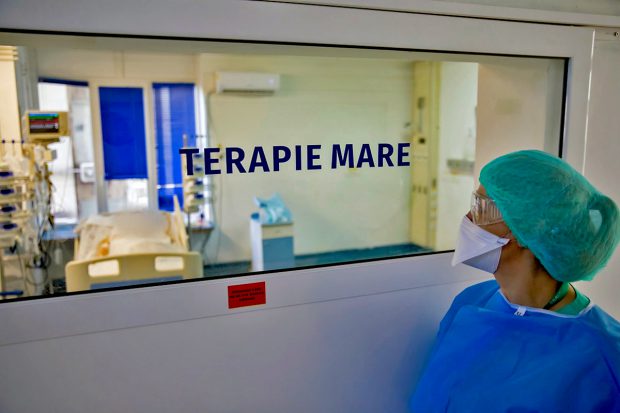 Medicul care i-a spus unei paciente că nici nu urcă în sala de operații pentru 200 de lei, condamnat cu suspendare