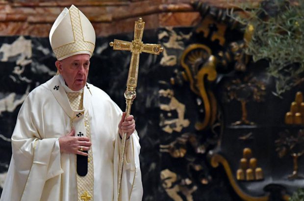 Papa Francisc nu va oficia slujbele de Anul Nou. Suveranul Pontif are probleme medicale