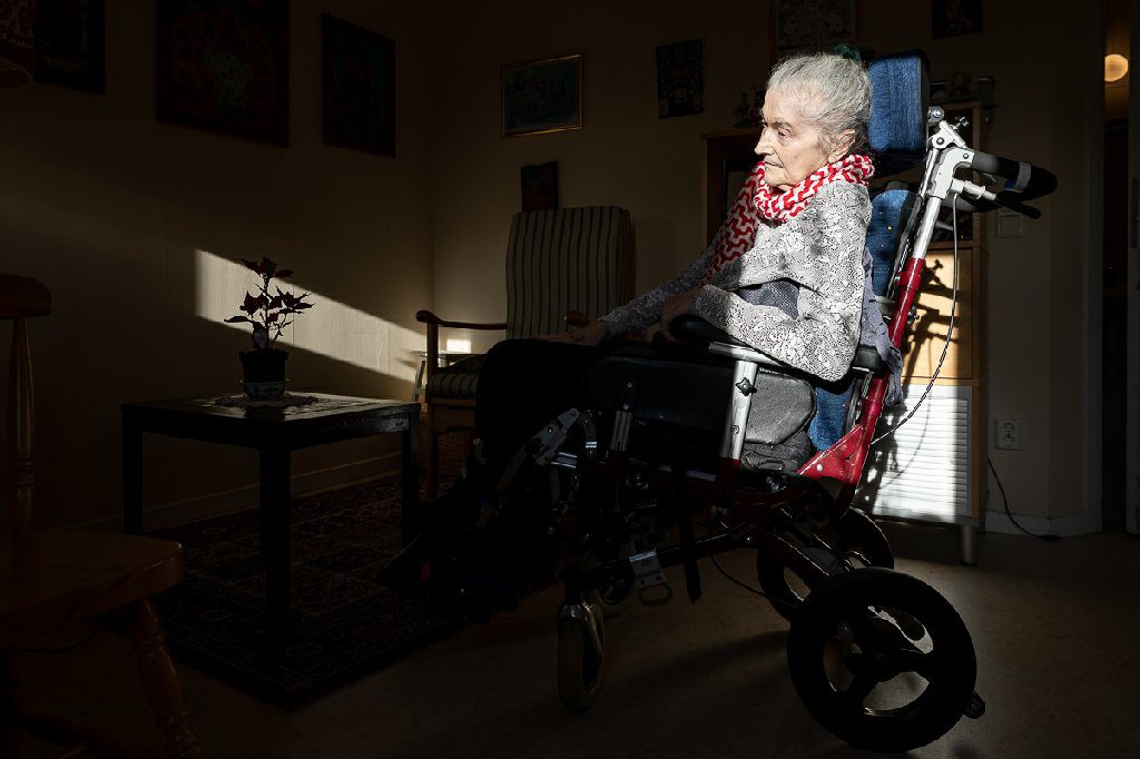 Marea iubire a lui Nichita Stănescu, poeta Gabriela Melinescu, stă într-un azil din Stockholm, izolată în fața COVID-19 și zăvorâtă în propria suferință