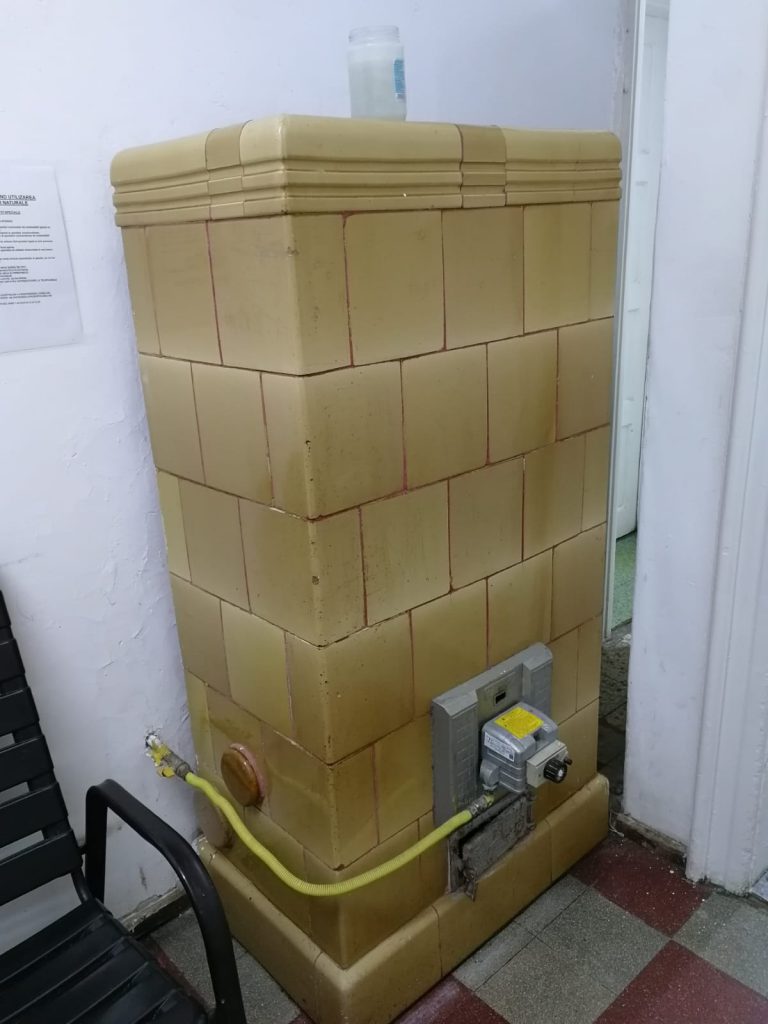 Condiții insalubre pentru cadrele medicale cu COVID-19 internate la Spitalul de Pneumoftiziologie Brașov: “Mi-e frică să merg la duș. Toaleta au reparat-o pacienții”
