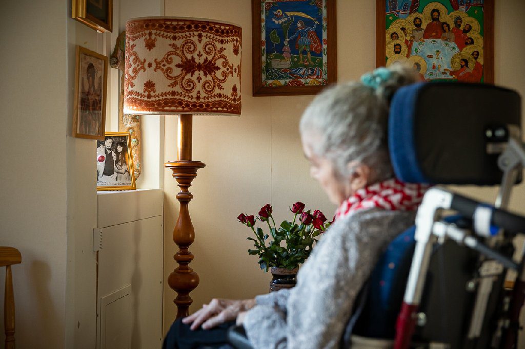 Marea iubire a lui Nichita Stănescu, poeta Gabriela Melinescu, stă într-un azil din Stockholm, izolată în fața COVID-19 și zăvorâtă în propria suferință
