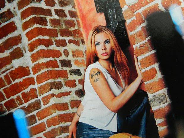 Imagine Stire Cât a ajuns să ceară Dana Marijuana pe un tablou pictat de ea. Fanii au început imediat să comenteze | 2review.ro