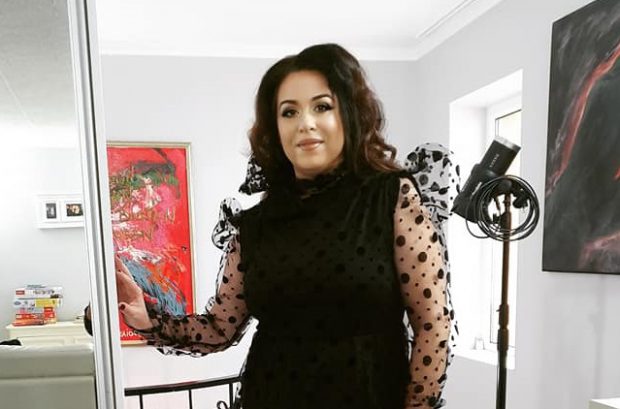 Imagine Stire Imaginea cu Oana Roman care i-a lăsat mască pe toți. Cât de mult a slăbit vedeta în timpul pandemiei de coronavirus. “Felicitări!” | 2review.ro