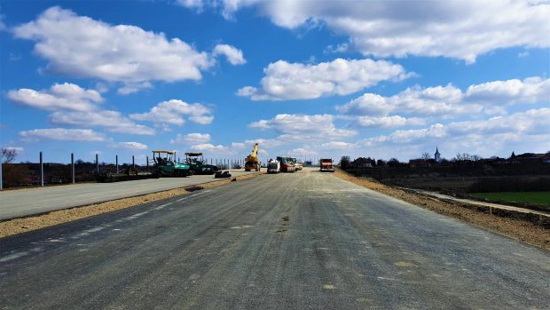Constructorii unui tronson din Autostrada Transilvania cer rezilierea contractului: costurile cu materialele de construcție nu acoperă cheltuielile