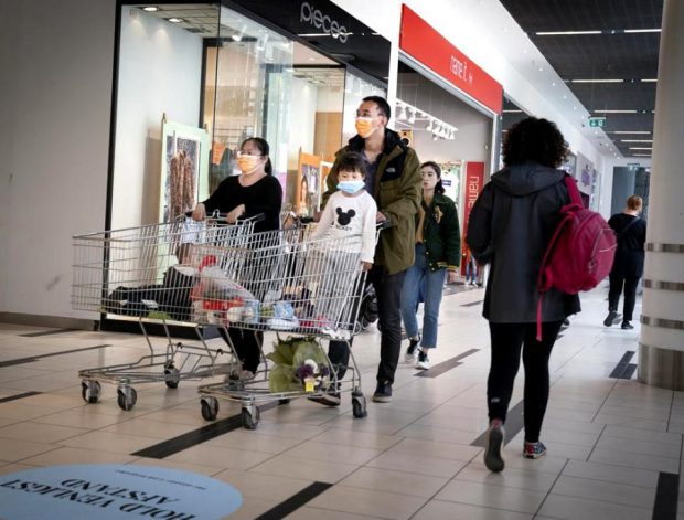 Danemarca închide centrele comerciale în perioada sărbătorilor din cauza pandemiei de COVID